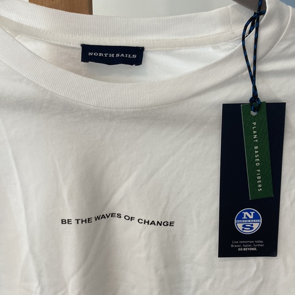 White tshirt - Picture 2 of 4